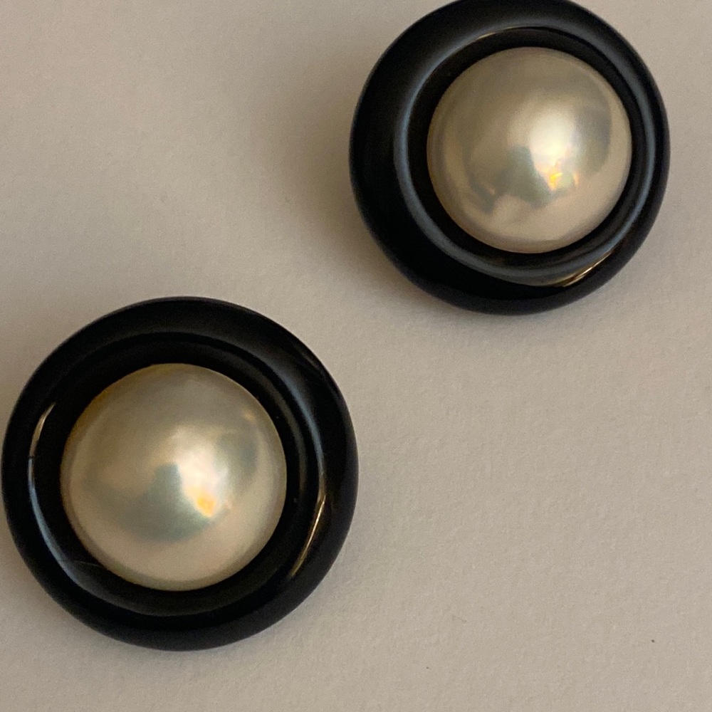 MAZ 14k Mabe Blister Pearl set in onyx with Omega clip